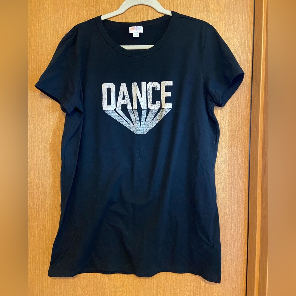NWOT Lularoe Liv Tee